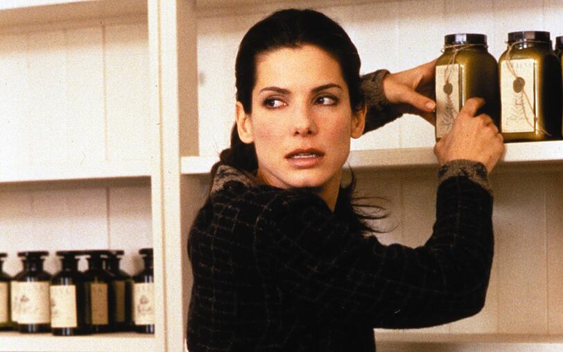 Will mit der Hexerei nichts mehr zu schaffen haben: Sally (Sandra Bullock) trauert um ihren Ehemann und versucht, ein normales Dasein zu führen. Will mit der Hexerei nichts mehr zu schaffen haben: Sally (Sandra Bullock) trauert um ihren Ehemann und versucht, ein normales Dasein zu führen.