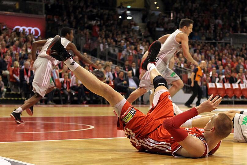 Auf dem Boden der Tatsachen angekommen: Die Bayern und Robin Benzing haben zu Hause gegen Bamberg verloren.
