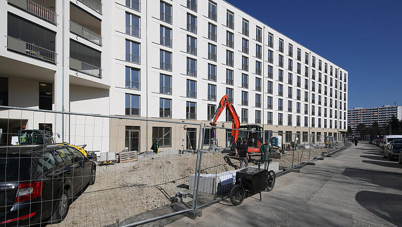 So schaut das Haus von außen aus, ein bisserl muss noch gewerkelt werden, bis alles fertig ist. So schaut das Haus von außen aus, ein bisserl muss noch gewerkelt werden, bis alles fertig ist.