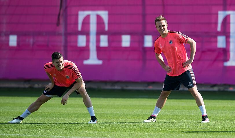 Am Dienstag müssen die Bayern im Viertelfinal-Hinspiel der Champions League gegen Benfica Lissabon ran. Die Bilder vom Bayern-Abschlusstraining an der Säbener Straße.