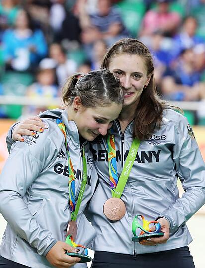 Gemeinsam mit Miriam Welte holte Christina Vogel im Bahnrad-Teamsprint Bronze.