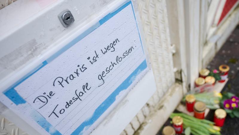 Wegen eines Streits soll ein 59-Jähriger aus der Nähe von Kaiserslautern Anfang März einen Arzt mit einer Sprengfalle getötet und eine Mutter mit ihrer Tochter verletzt haben. Wegen eines Streits soll ein 59-Jähriger aus der Nähe von Kaiserslautern Anfang März einen Arzt mit einer Sprengfalle getötet und eine Mutter mit ihrer Tochter verletzt haben.