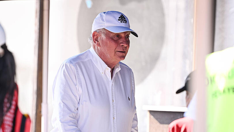 Ehrenpräsident des FC Bayern: Uli Hoeneß. Ehrenpräsident des FC Bayern: Uli Hoeneß.