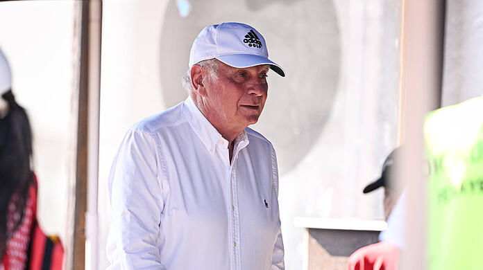 Ehrenpräsident des FC Bayern: Uli Hoeneß. Ehrenpräsident des FC Bayern: Uli Hoeneß.