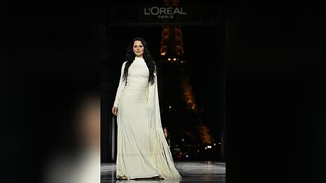 Ruby O. Fee bei ihrem Laufsteg-Deb&uuml;t in Paris.