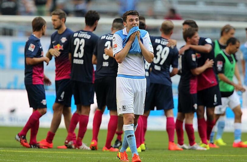 Ilie Sanchez kann das 0:3 im Hinspiel gegen Leipzig nicht fassen.