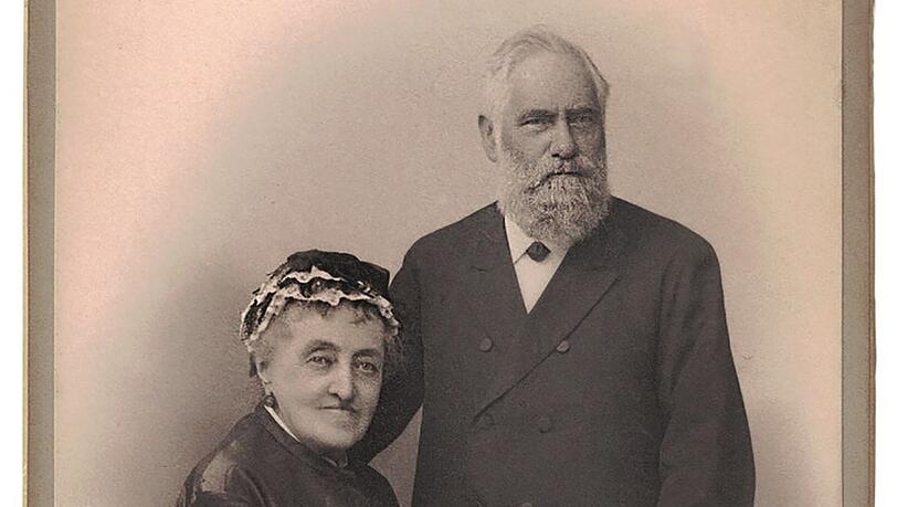 Das Ehepaar Helene und Max von Pettenkofer 1890. Die beiden führten eine glückliche Ehe, doch drei Kinder starben. Das Ehepaar Helene und Max von Pettenkofer 1890. Die beiden führten eine glückliche Ehe, doch drei Kinder starben.