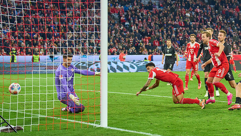 Das 2:1: Díaz trifft gegen St. Pauli per Schulter.