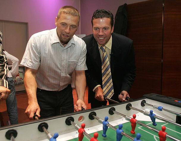 Zwei Kicker am Kicker: Thomas Häßler und Matthäus. Zwei Kicker am Kicker: Thomas Häßler und Matthäus.