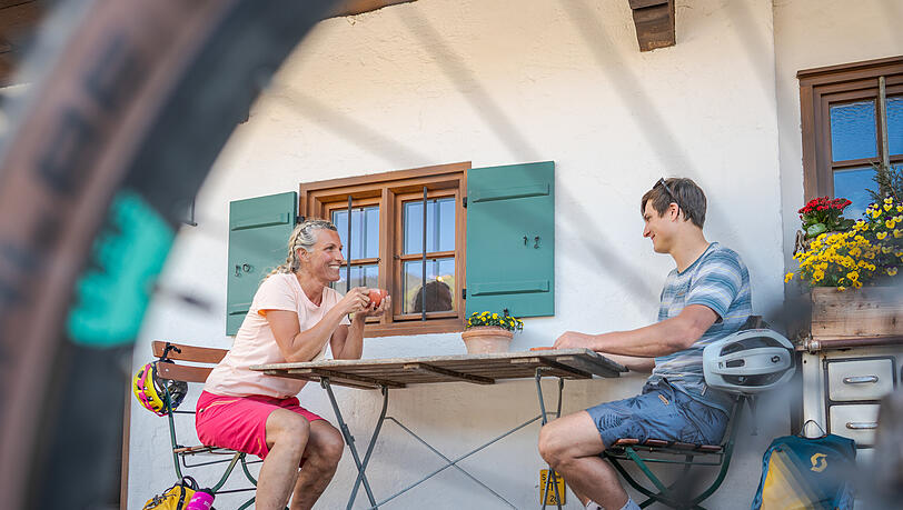 Radtour rund um den Tegernsee und Schliersee mit zwölf Einkehrmöglichkeiten. Radtour rund um den Tegernsee und Schliersee mit zwölf Einkehrmöglichkeiten.