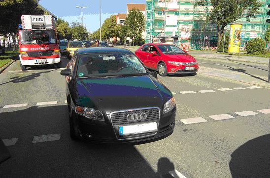 Bei dem Aufprall schleuderte die Frau auf die Motorhaube und schlug mit dem Kopf gegen die Windschutzscheibe