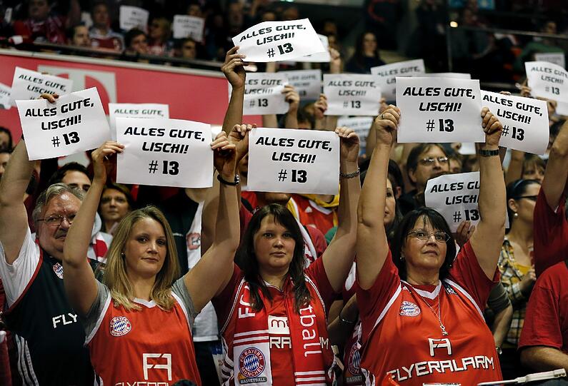 Die Fans des FC Bayern unterstützen Tübings Johannes Lischka, dem ein Gehirntumor entfernt wurde.
