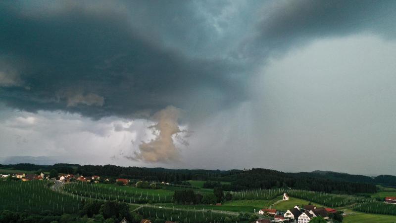 Ein Gewitter zieht von den Alpen Richtung Allgäu. Foto: Felix Kästle/dpa Ein Gewitter zieht von den Alpen Richtung Allgäu. Foto: Felix Kästle/dpa