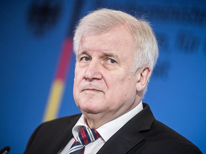 Der Vorstoß von Innenminister Seehofer, Informationen über radikalisierte Kinder speichern zu lassen, stößt auf Widerstand.