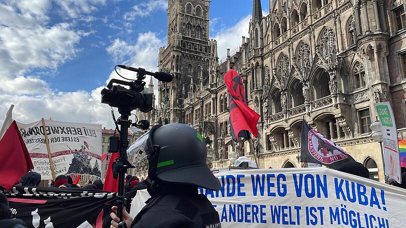 Die Spitze des Demo-Zuges erreicht den Marienplatz, wo auch die Abschlusskundgebung stattfindet.