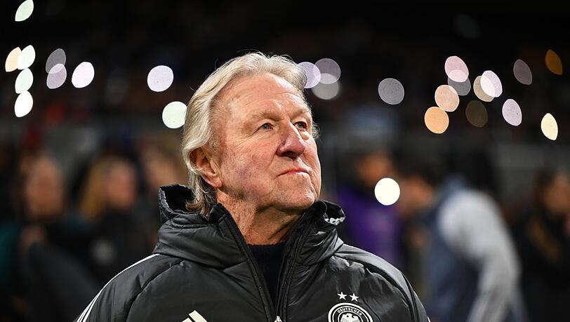Bundestrainer Horst Hrubesch ist über das Olympia-Los für sein Team zufrieden.
