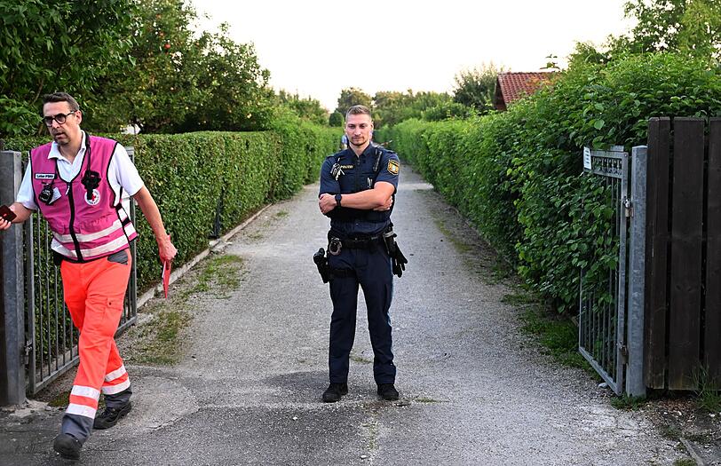 Die Polizei ermittelt - die Hütte in der Kleingartenanlage wurde abgeriegelt.