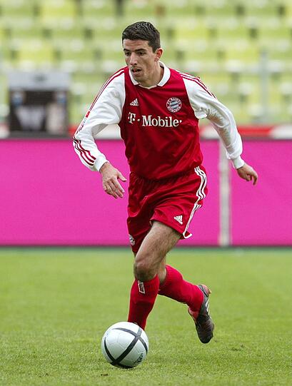10 ROY MAKAAY (kam 2003 aus La Coruna): Der Holländer war ein Paradebeispiel für einen Transfer Marke &bdquo;Wer uns ärgert, den kaufen wir&ldquo;. Und das für knapp 20 Millionen Euro Ablöse. Schoss Bayern im Jahr zuvor aus der Champions League, verdrängte Publikumsliebling Giovane Elber, wurde selbst ein Fanheld.