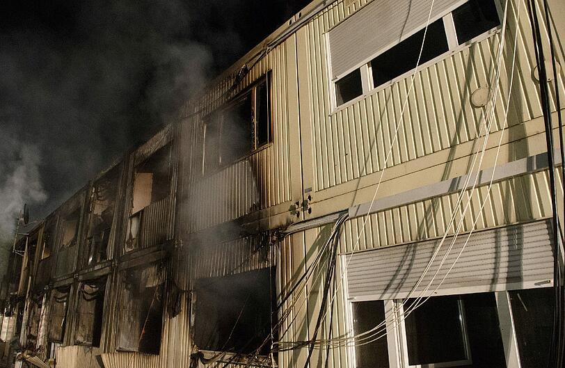Schock in Rottenburg: In einem Flüchtlingsheim ist in der Nacht zu Montag ein Feuer ausgebrochen. Die Bilder.