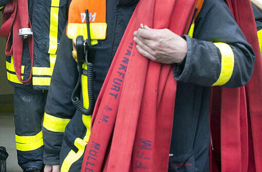 Zimmerbrand in Schwaben: vier Menschen werden verletzt. (Archivbild)
