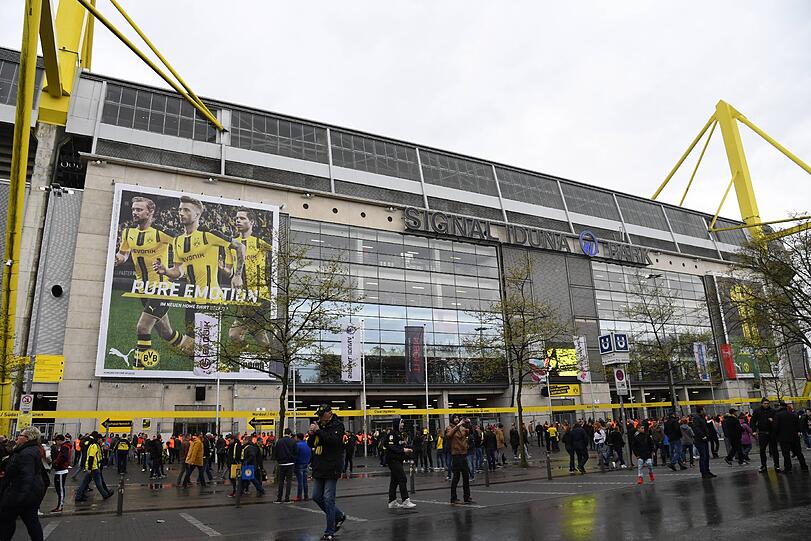 Borussia Dortmund ist seit 1974 im Signal Iduna Park zu Hause. 81.360 Plätze sind darin zu finden.