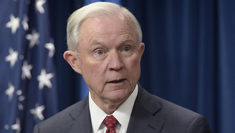 US-Justizminister Jeff Sessions will dem Geheimdienstausschuss des US-Senats Rede und Antwort über seine möglichen Verbindungen nach Russland stehen. US-Justizminister Jeff Sessions will dem Geheimdienstausschuss des US-Senats Rede und Antwort über seine möglichen Verbindungen nach Russland stehen.