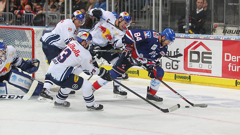 Szene aus dem Spiel zwischen den Adlern Mannheim und dem EHC Red Bull München.