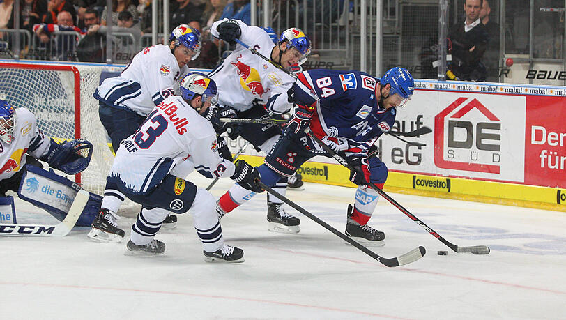 Szene aus dem Spiel zwischen den Adlern Mannheim und dem EHC Red Bull München. Szene aus dem Spiel zwischen den Adlern Mannheim und dem EHC Red Bull München.