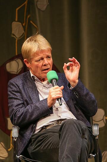 &bdquo;Was gegen den Rechtsruck hilft: Haltung zeigen. Populistischen Parolen nicht hinterherlaufen. Das gilt für Politiker, Gewerkschaften und die Zivilbevölkerung.&ldquo; Reiner Hoffmann, DGB-Bundesvorsitzender
