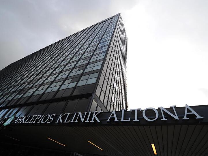 Das Hauptgebäude der Asklepios Klinik in Hamburg-Altona. Foto: Christian Charisius/dpa/Archivbild