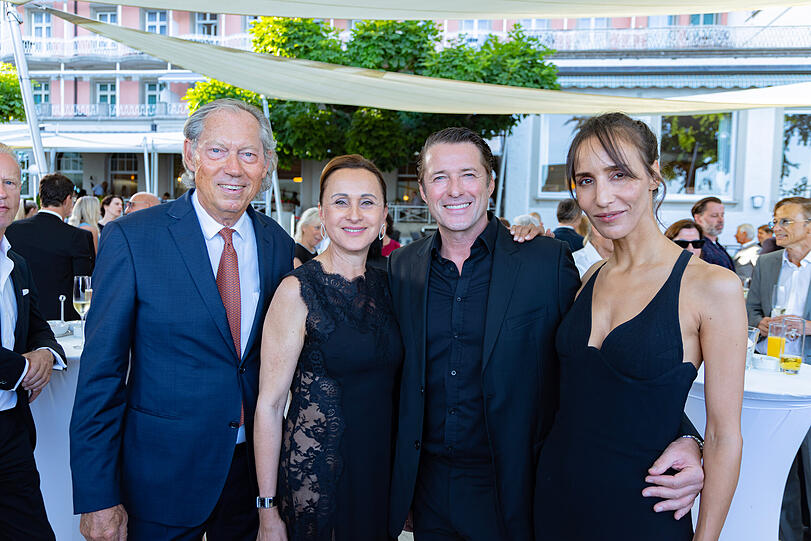 Prof. Mang mit Sybille und Bruno Eyron mit Frau