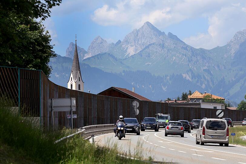 Ab in den Süden - auch der Fernpass ist hier eine beliebte Route. Ab in den Süden - auch der Fernpass ist hier eine beliebte Route.
