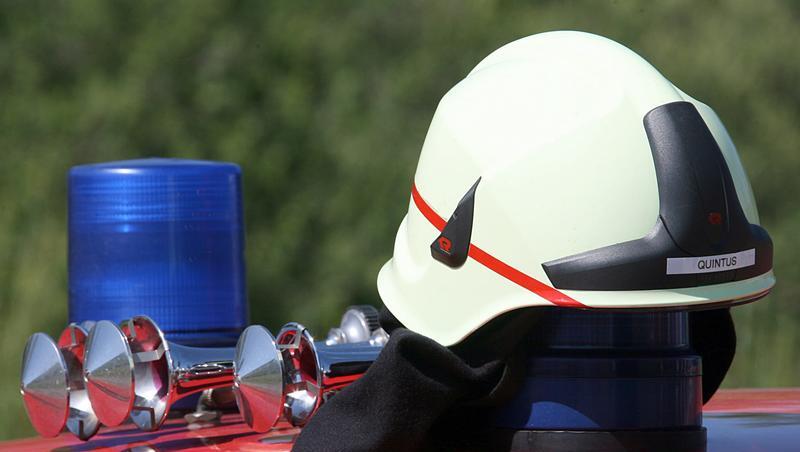 Bei einem Einsatz in Krumbach zog sich eine Feuerwehrfrau eine Gehirnerschütterung zu. Bei einem Einsatz in Krumbach zog sich eine Feuerwehrfrau eine Gehirnerschütterung zu.
