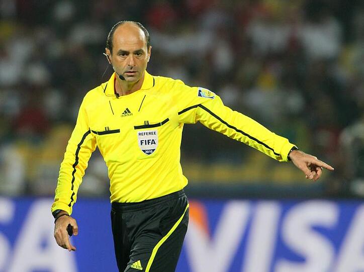War schon mal gesperrt:  Schiedsrichter Carlos Simon.