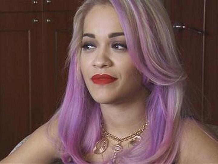 Fans von Rita Ora müssen sich weiter auf ihre neue Platte gedulden