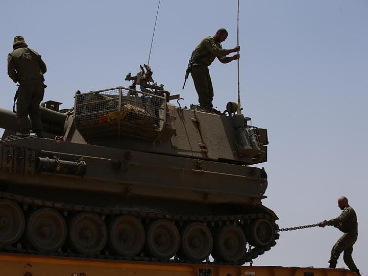Israelische Soldaten in dem von Israel kontrollierten Teil der Golanhöhen nahe der Grenze zu Syrien.
