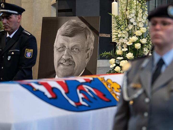 Im Mordfall Lübcke hat der Generalbundesanwalt Anklage gegen den Hauptverdächtigen Stephan E. und dessen mutmaßlichen Unterstützer Markus H. erhoben.