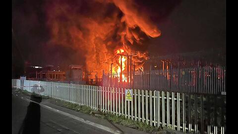 Ein Brand in einem Umspannwerk in der Nacht auf Freitag hatte zu der Flughafenschließung geführt.