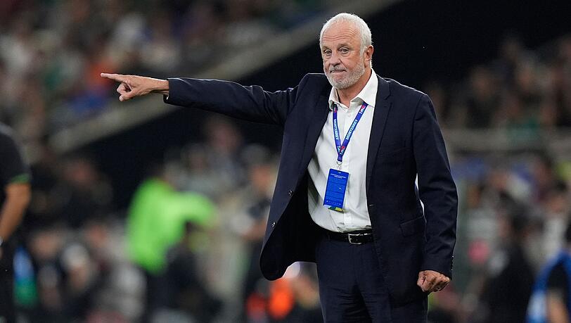 Iraks Trainer Graham Arnold und sein Team bereiteten sich wegen des Iran-Krieges unter erschwerten Bedingungen auf die Partie vor.