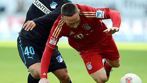 Bayern-Star Franck Ribéry leidet an einer Bänderdehnung im Sprunggelenk. Bayern-Star Franck Ribéry leidet an einer Bänderdehnung im Sprunggelenk.