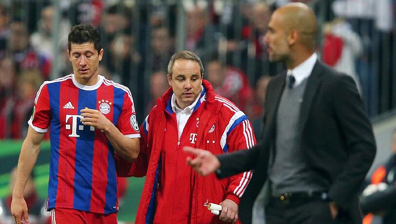 FCB-Trainer Pep Guardiola scheint mit dem neuen Bayern-Arzt aneinander geraten zu sein. FCB-Trainer Pep Guardiola scheint mit dem neuen Bayern-Arzt aneinander geraten zu sein.
