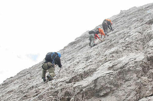 Abenteuerlich: Auf dem Klettersteig durch die Dolomiten, Foto: Rohm