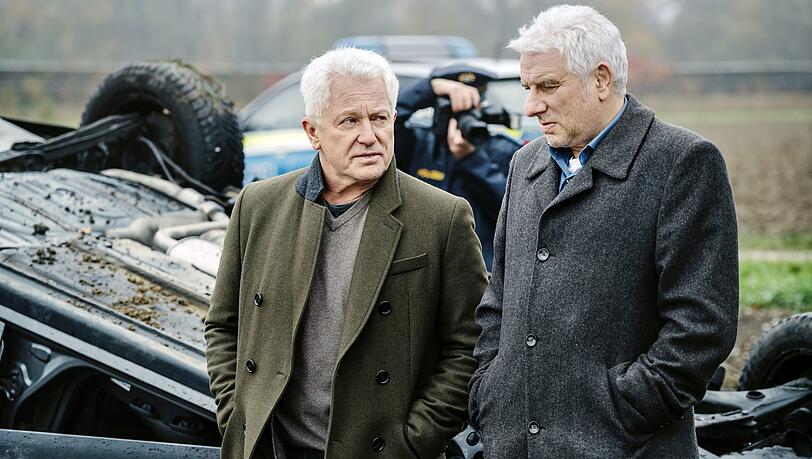 Batic (Miroslav Nemec) und Leitmayr (Udo Wachtveitl) glauben nicht, dass es sich um einen Autounfall handelt. Batic (Miroslav Nemec) und Leitmayr (Udo Wachtveitl) glauben nicht, dass es sich um einen Autounfall handelt.