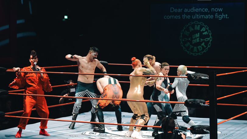 Im Wrestling-Ring in Brechts Kraftklub.