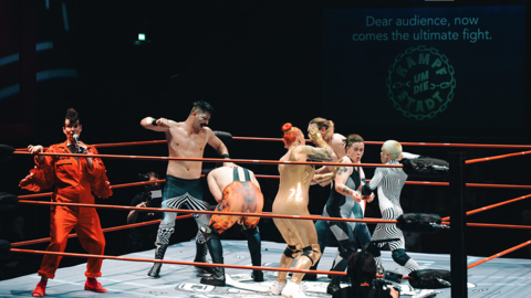 Im Wrestling-Ring in Brechts Kraftklub.