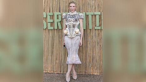 Cate Blanchett im muschelverzierten Korsett-Look.
