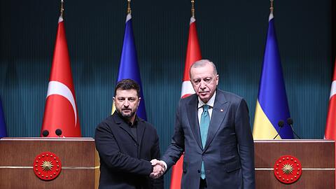 Der ukrainische Pr&auml;sident Wolodymyr Selenskyj hat Gespr&auml;che mit dem t&uuml;rkischen Pr&auml;sidenten Recep Tayyip Erdogan angek&uuml;ndigt. (Archivbild)