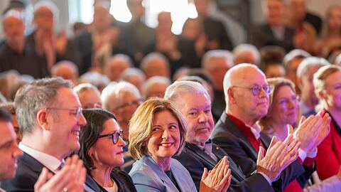 Schweitzer in einer Reihe mit seiner Frau Barbara und seinen Vorg&auml;ngern Malu Dreyer, Kurt Beck und Rudolf Scharping. (Archivfoto)