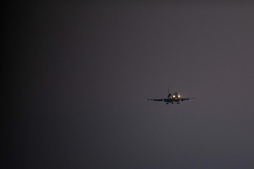 Am Dienstagabend ist eine Sondermaschine mit 44 Opfern der Germanwings-Katastrophe in Düsseldorf gelandet.