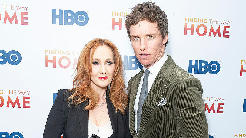 J.K. Rowling und Eddie Redmayne bei einer Filmpremiere 2019.